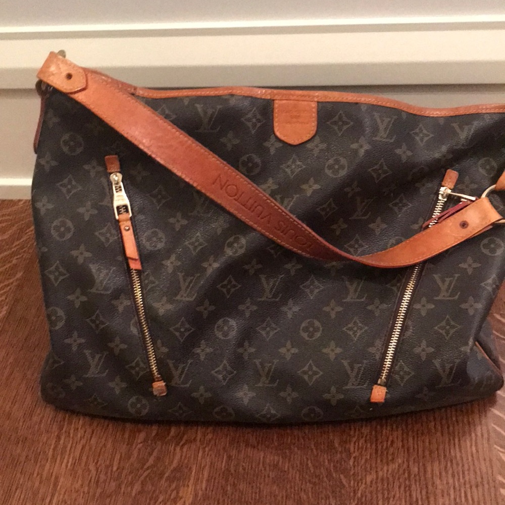 Louis Vuitton shoulder bag